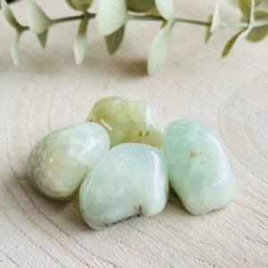 Prehniet trommelsteen