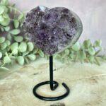 Amethist hart op standaard