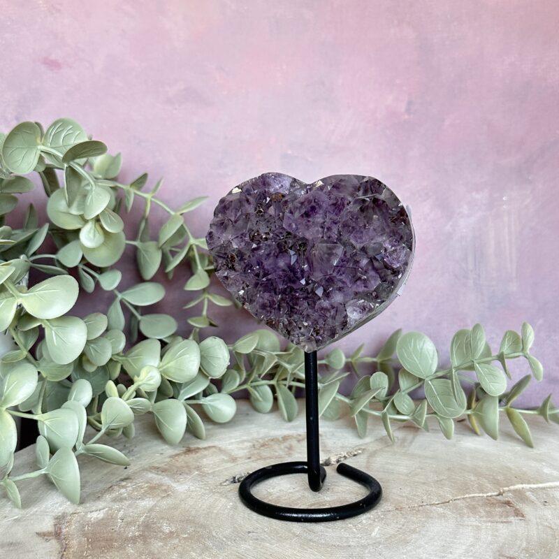 Amethist hart op standaard