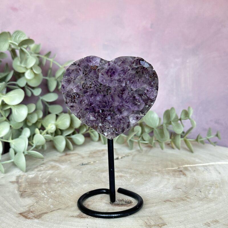 Amethist hart op standaard